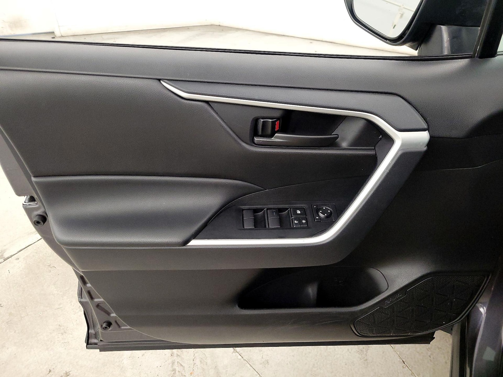 2025 Toyota RAV4 LE - Photo 13