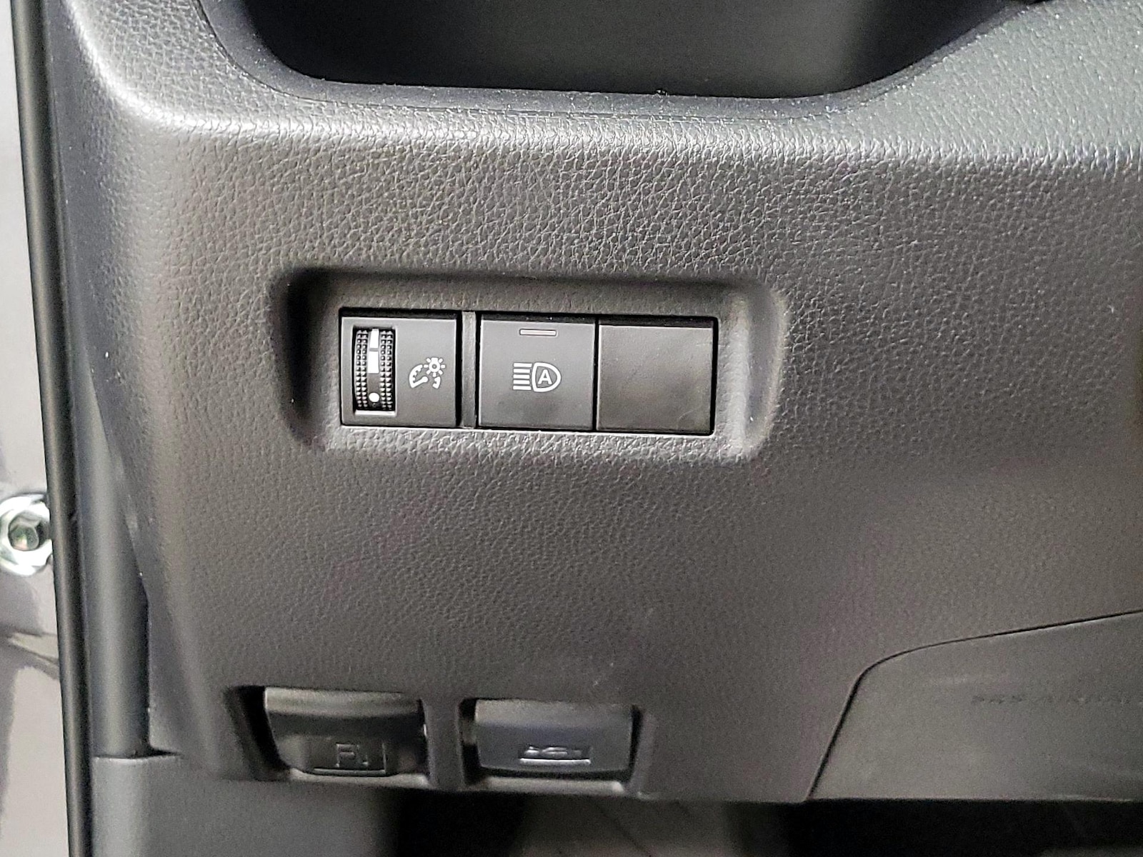 2025 Toyota RAV4 LE - Photo 14