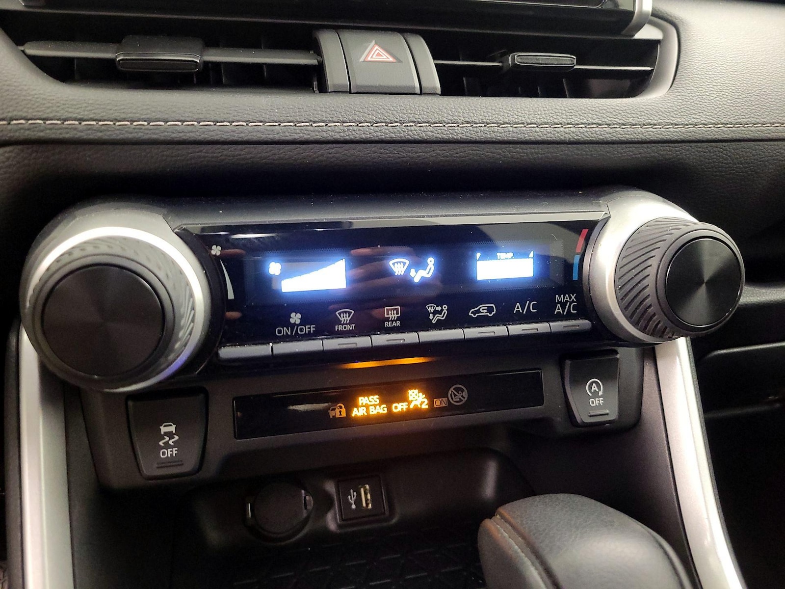2025 Toyota RAV4 LE - Photo 17