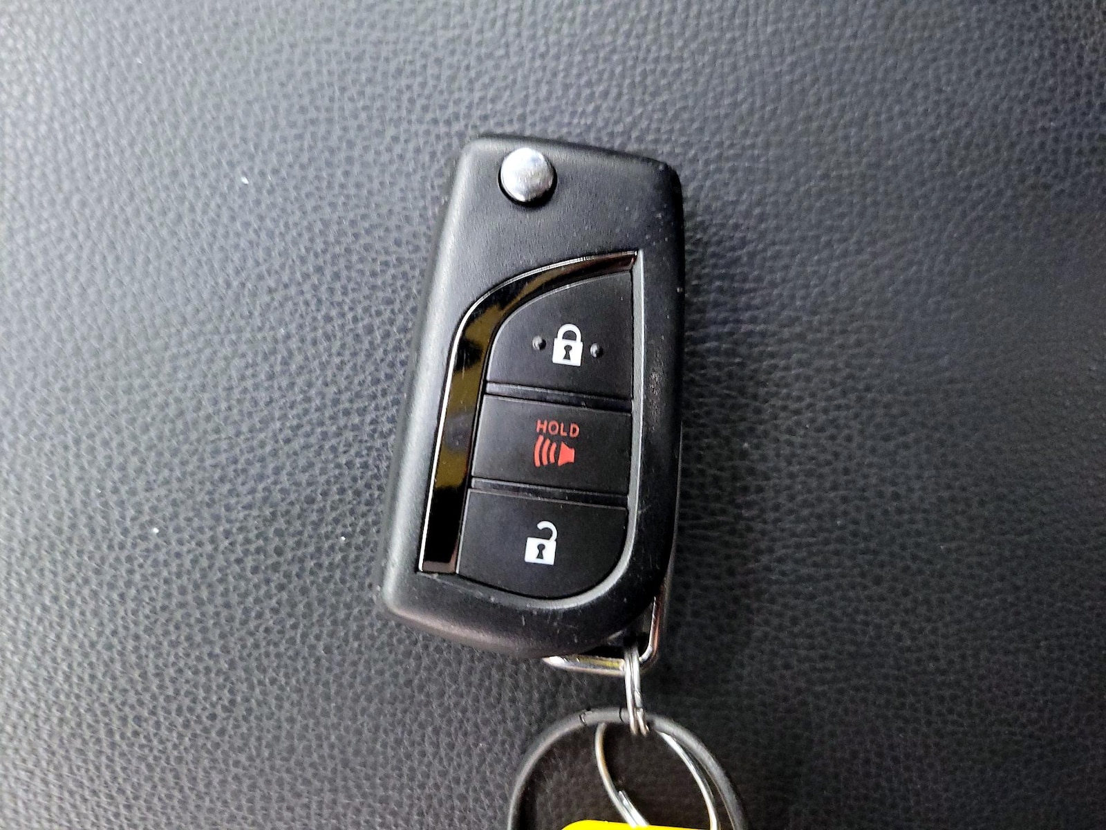 2025 Toyota RAV4 LE - Photo 24