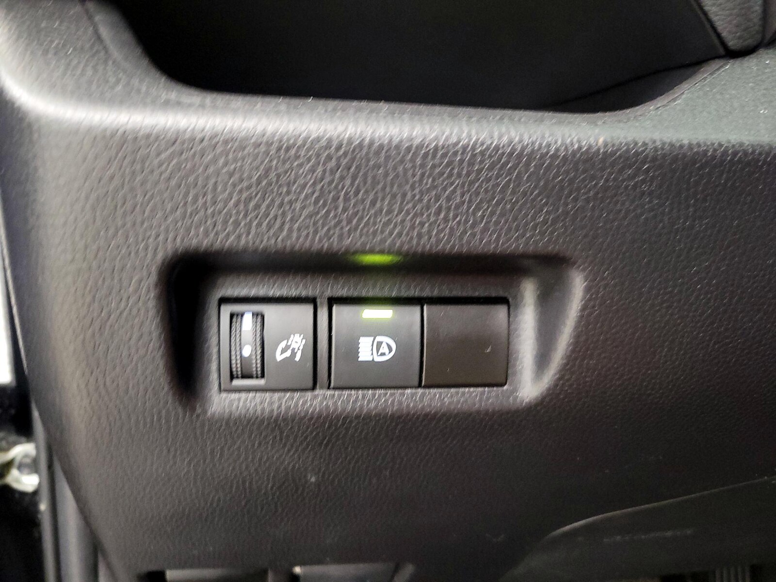 2025 Toyota RAV4 LE - Photo 14