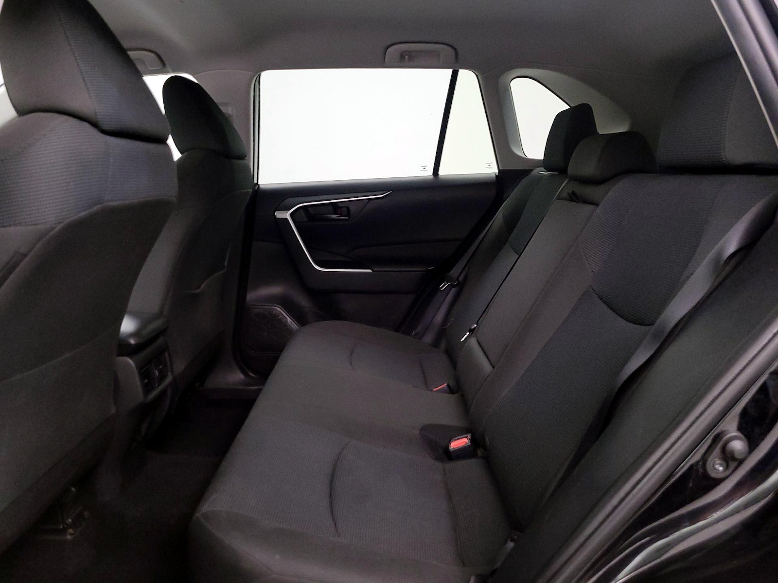 2025 Toyota RAV4 LE - Photo 20