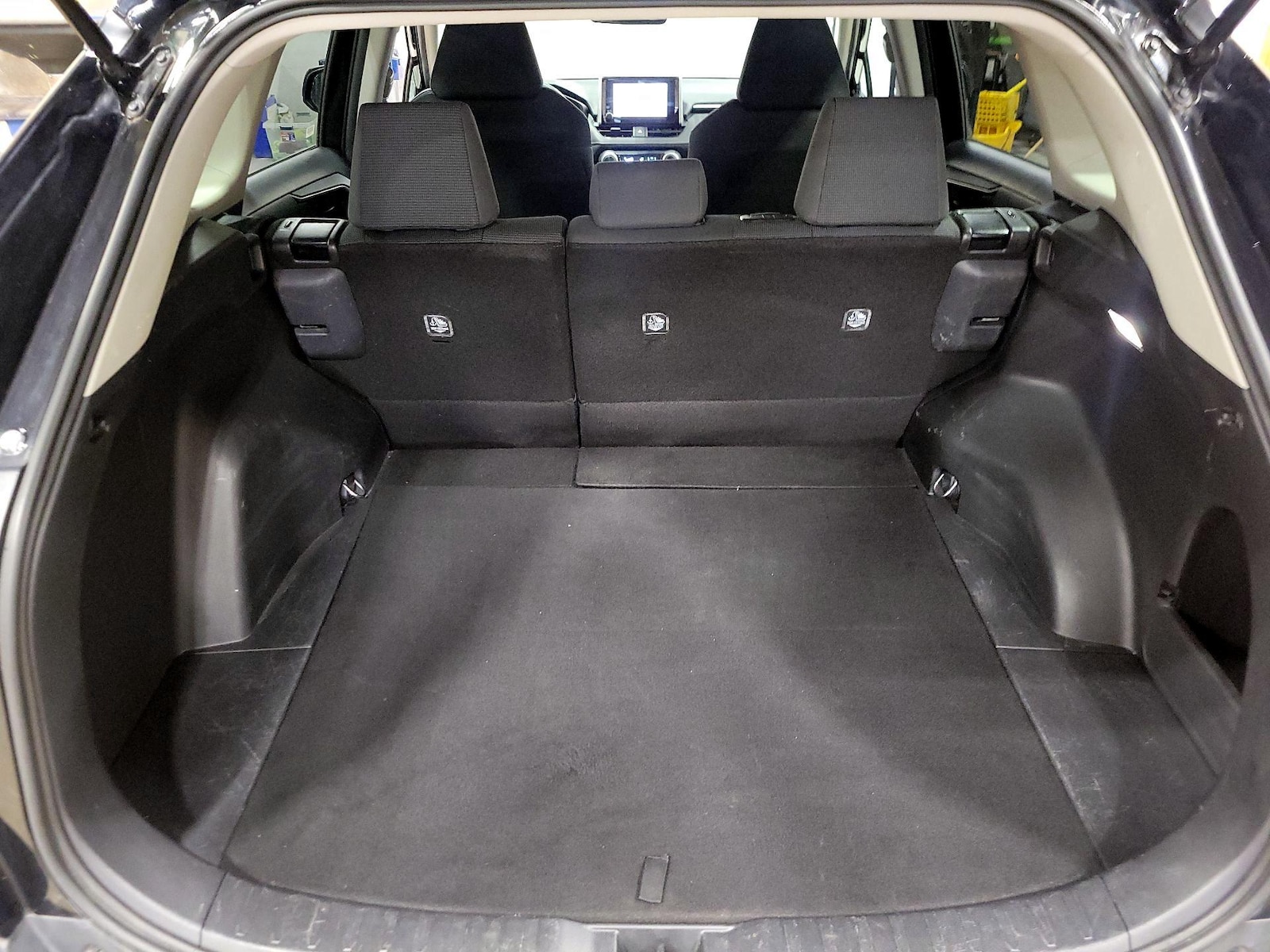 2025 Toyota RAV4 LE - Photo 21