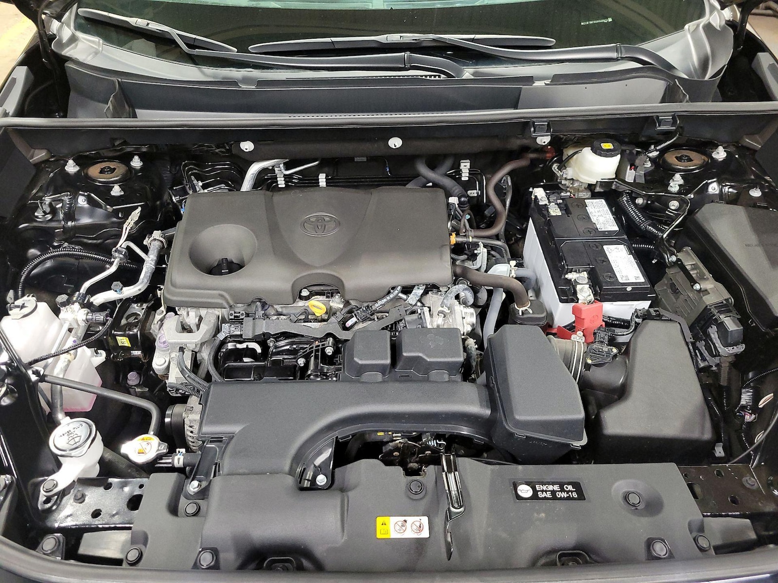 2025 Toyota RAV4 LE - Photo 22