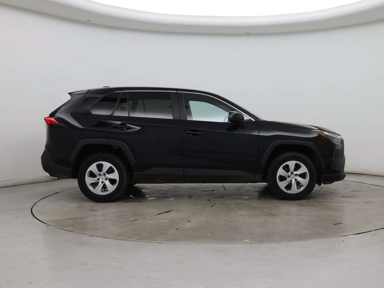 2025 Toyota RAV4 LE - Photo 8