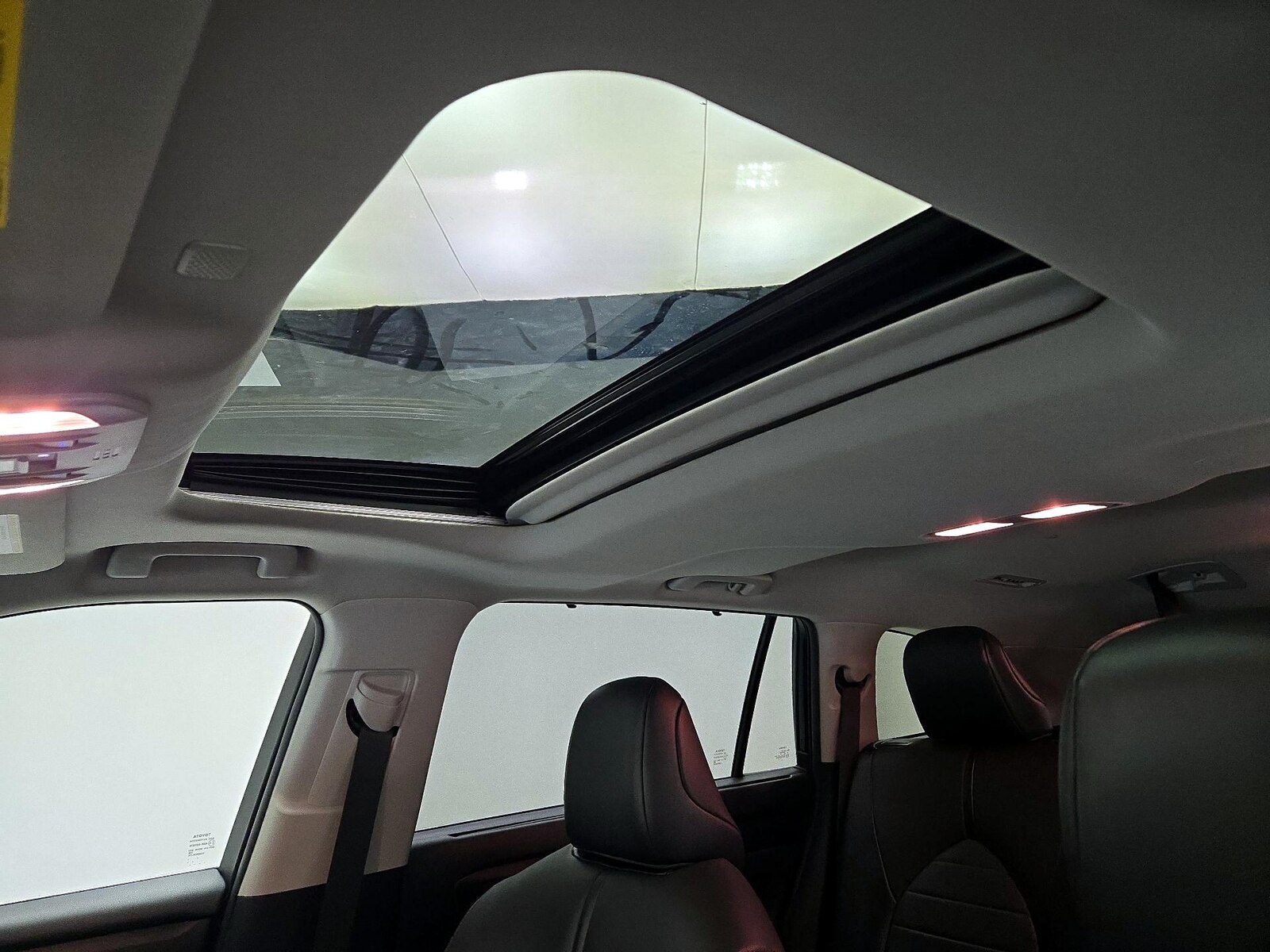 Sunroof(s) & Overhead Airbags