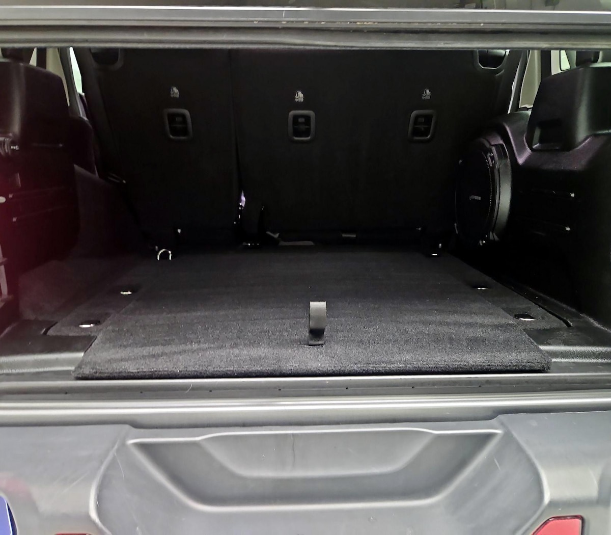 Trunk/Cargo (Seats Up)