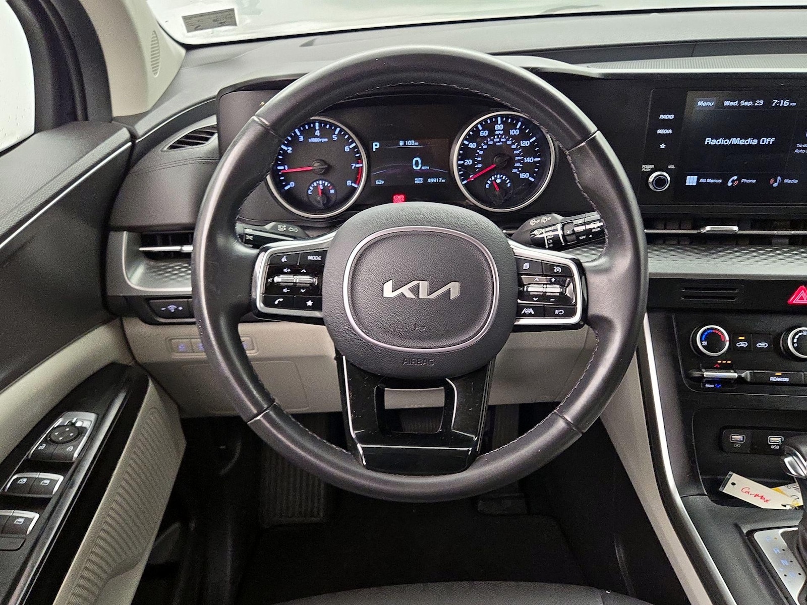 2024 Kia Carnival LX Seat Pkg - Photo 11