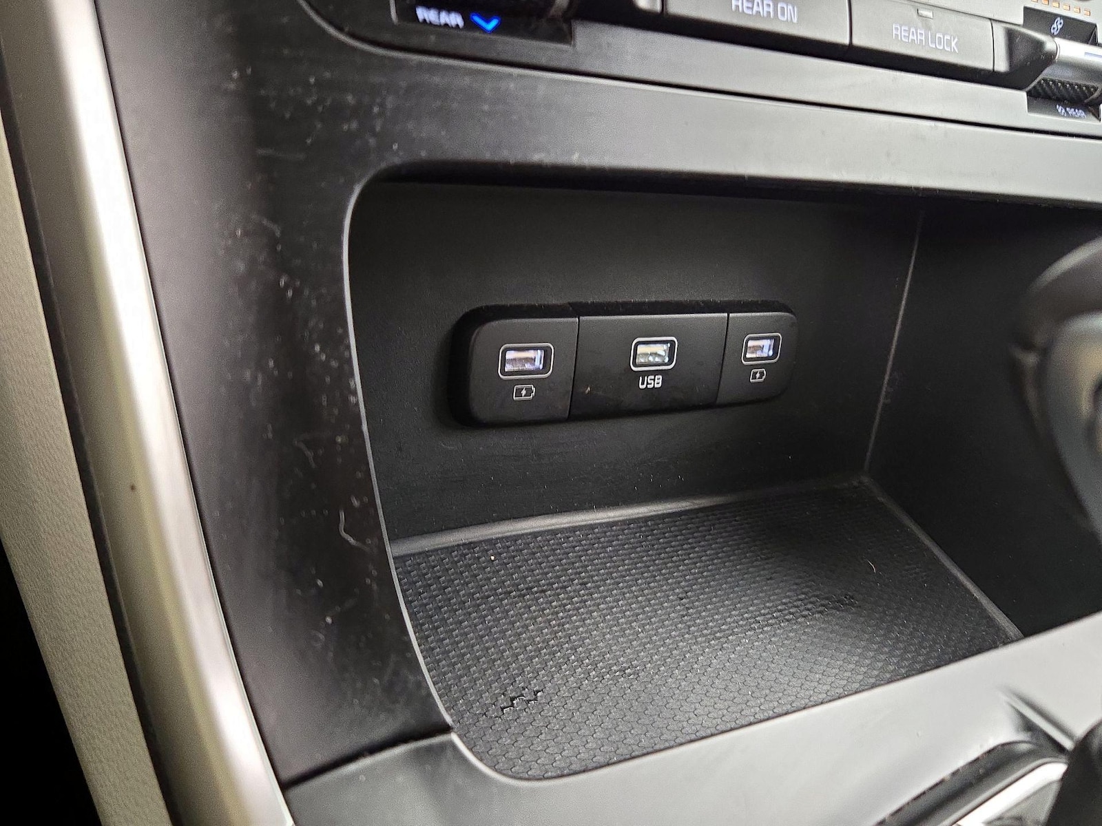 2024 Kia Carnival LX Seat Pkg - Photo 19