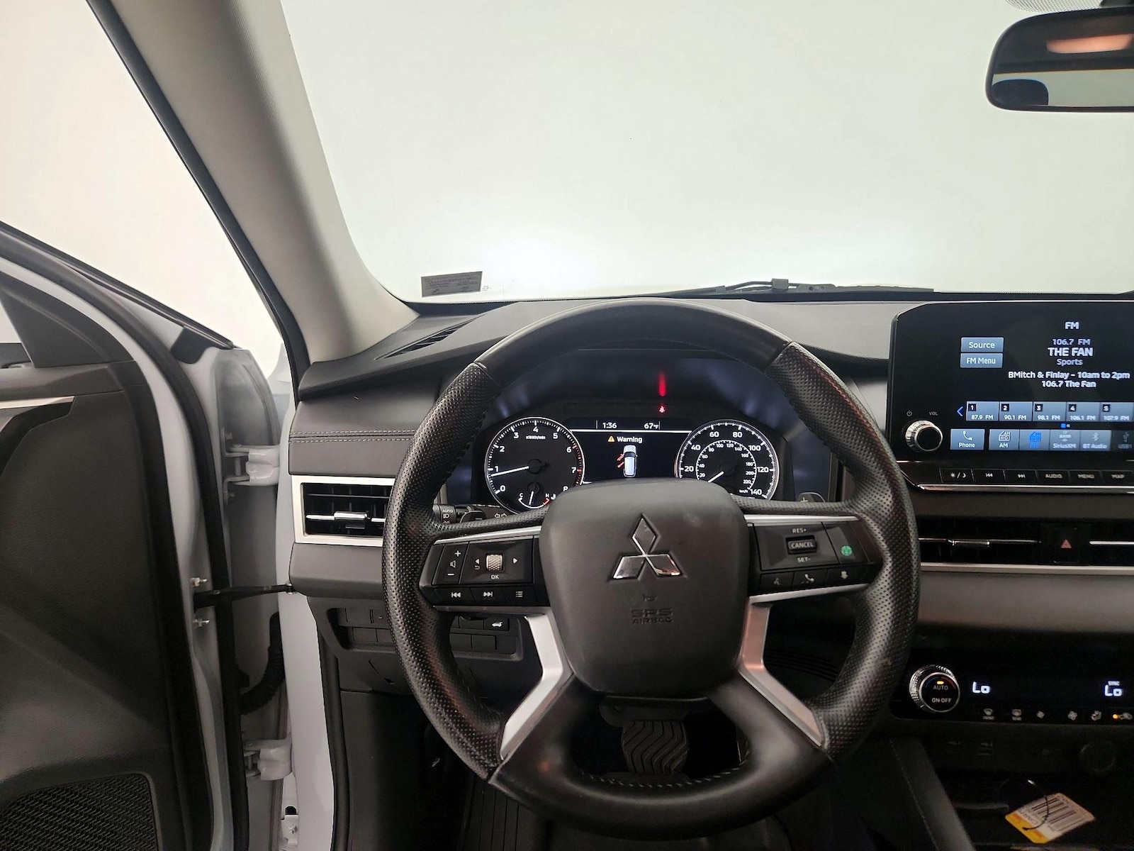 2024 Mitsubishi Outlander SE - Photo 11