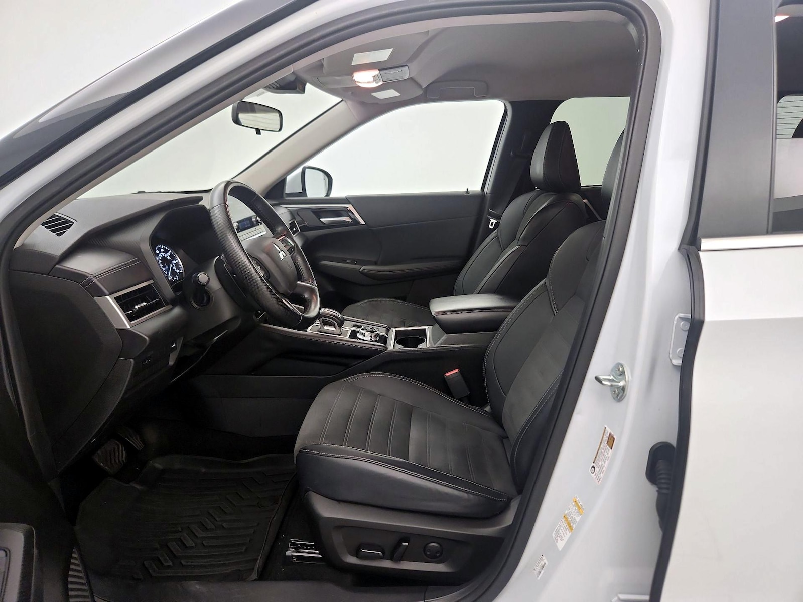 2024 Mitsubishi Outlander SE - Photo 12