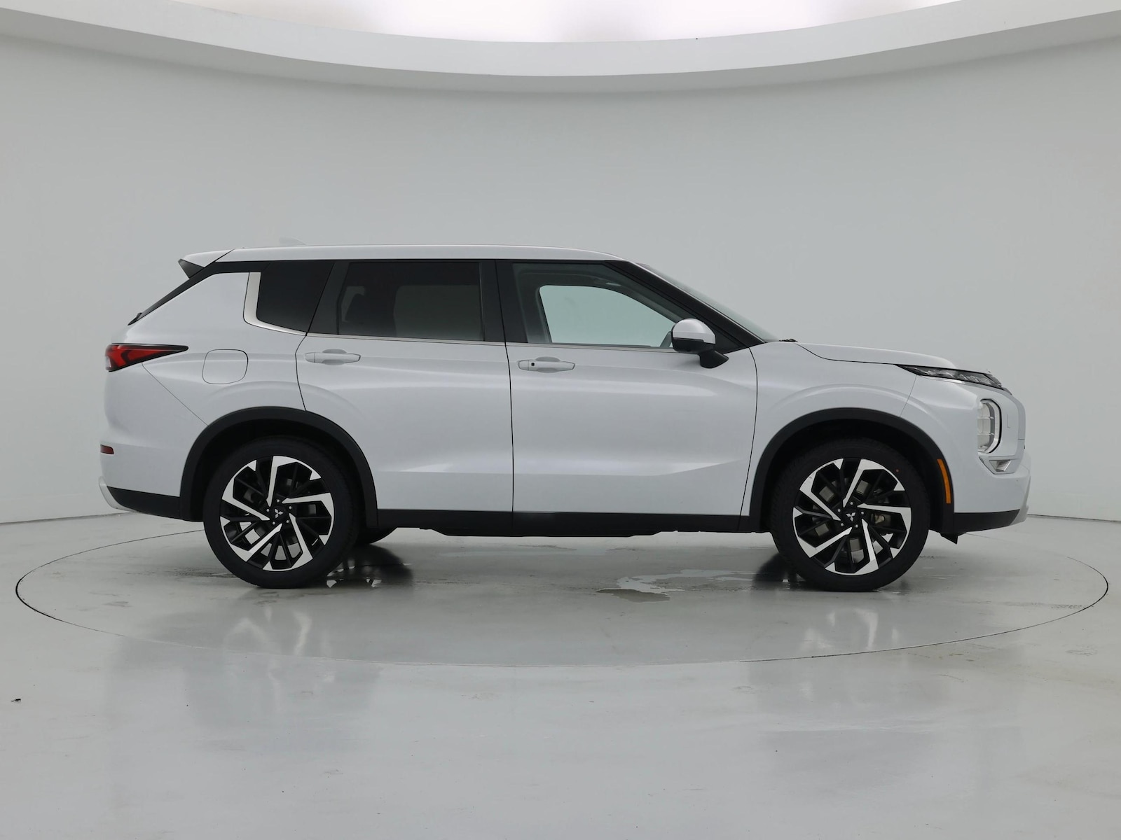 2024 Mitsubishi Outlander SE - Photo 8
