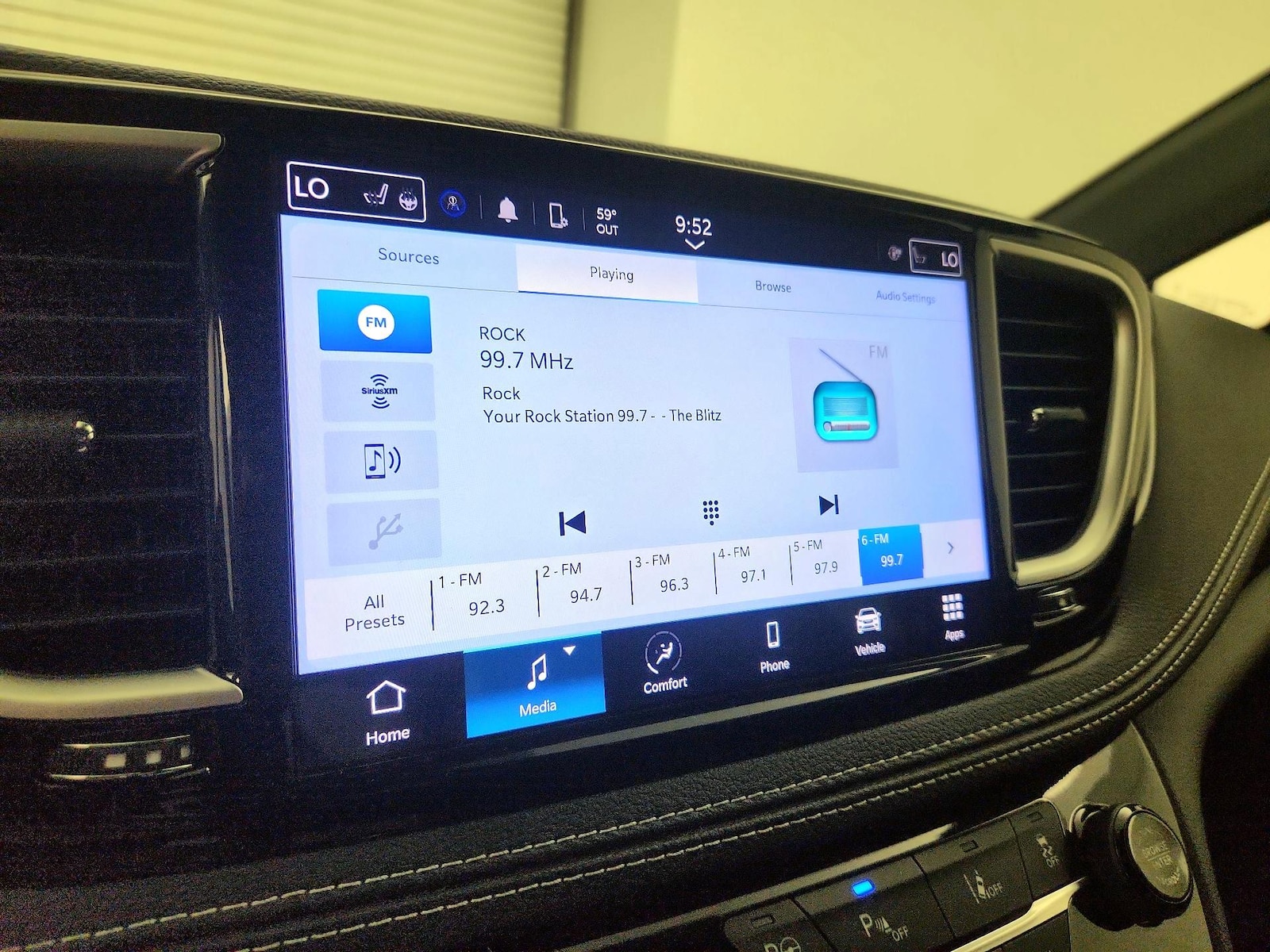 2023 Chrysler Pacifica Hybrid Touring L - Photo 14