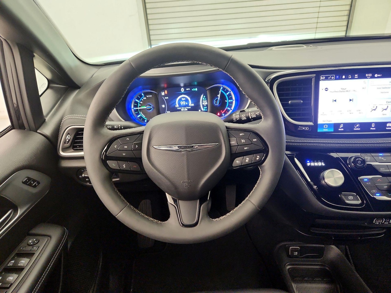 2023 Chrysler Pacifica Hybrid Touring L - Photo 9