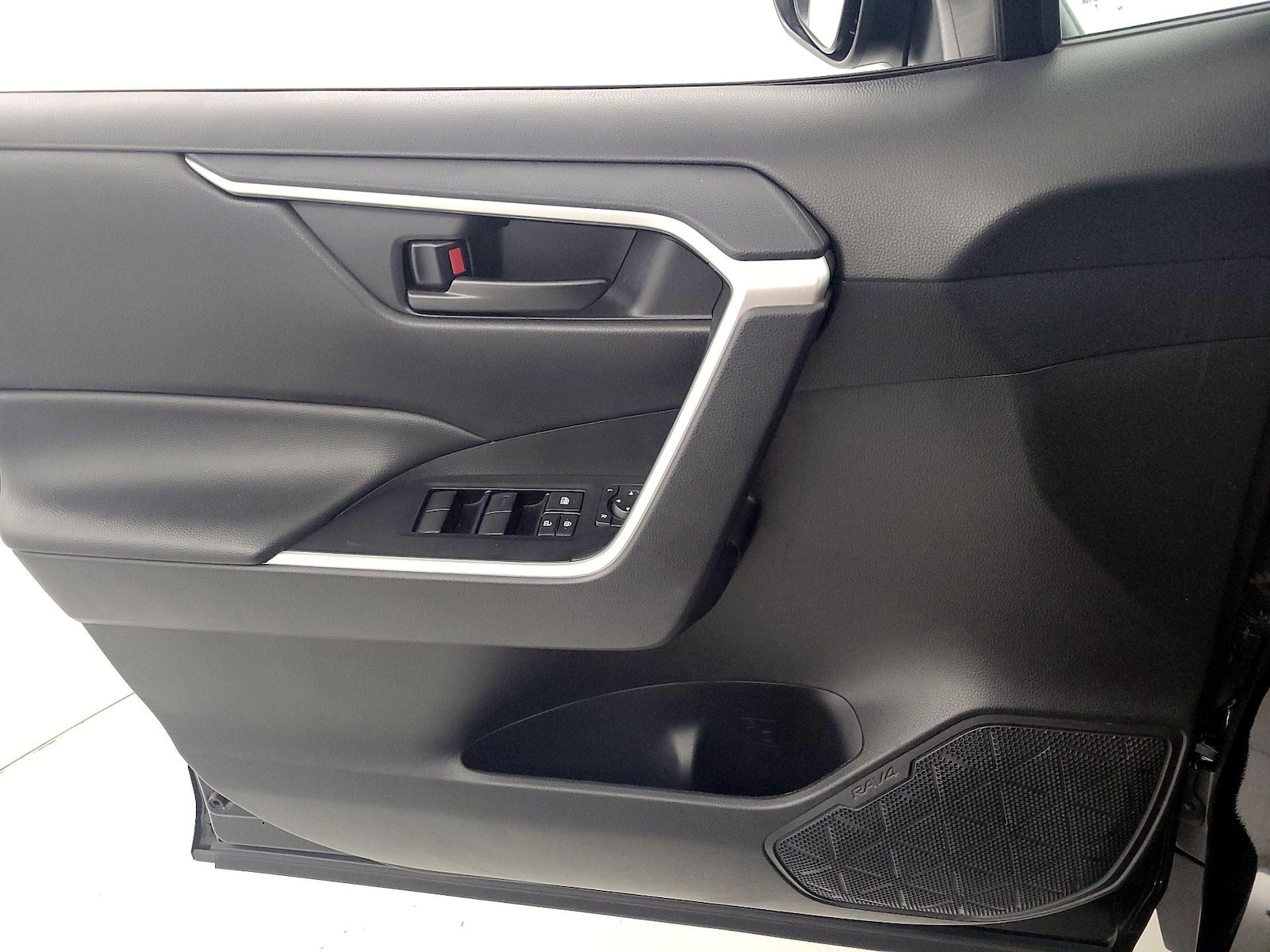 2025 Toyota RAV4 LE - Photo 13