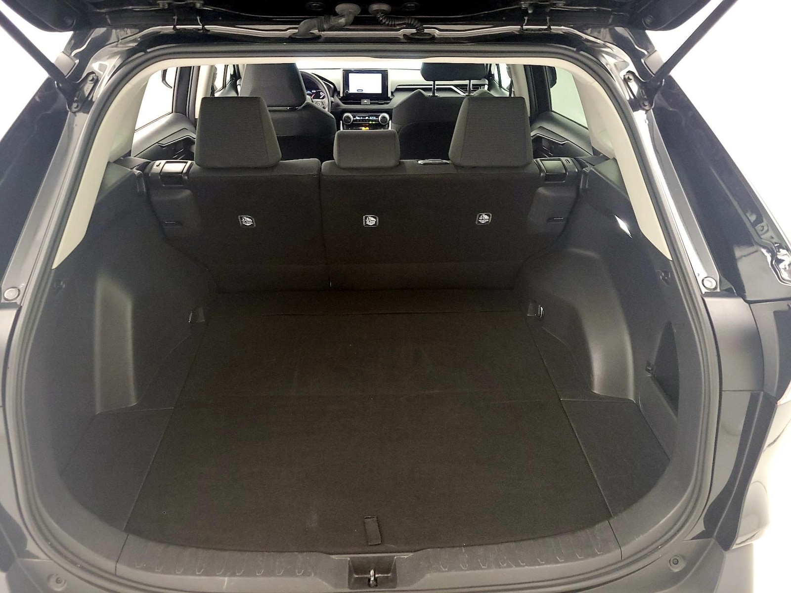 2025 Toyota RAV4 LE - Photo 22