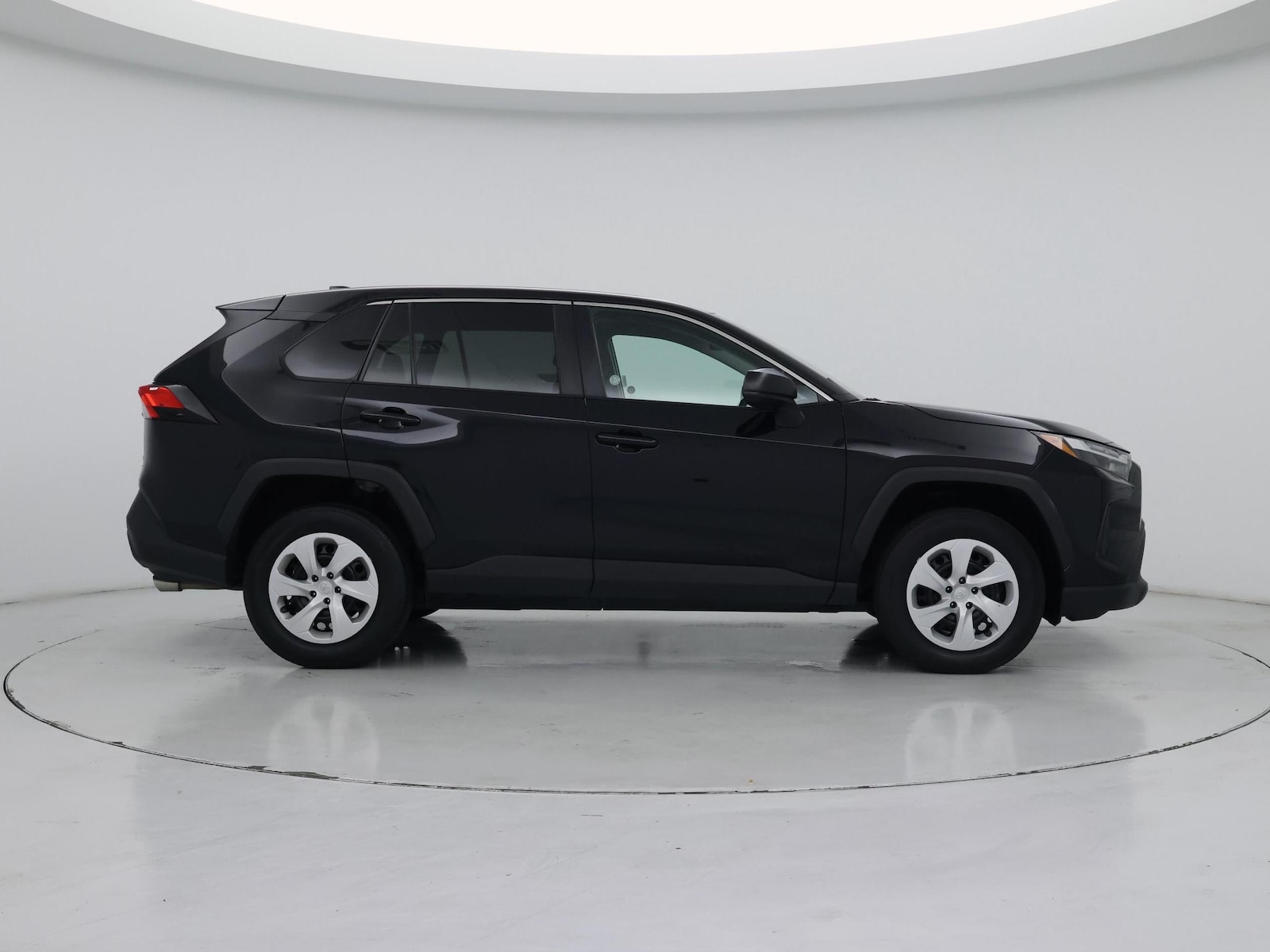 2025 Toyota RAV4 LE - Photo 8