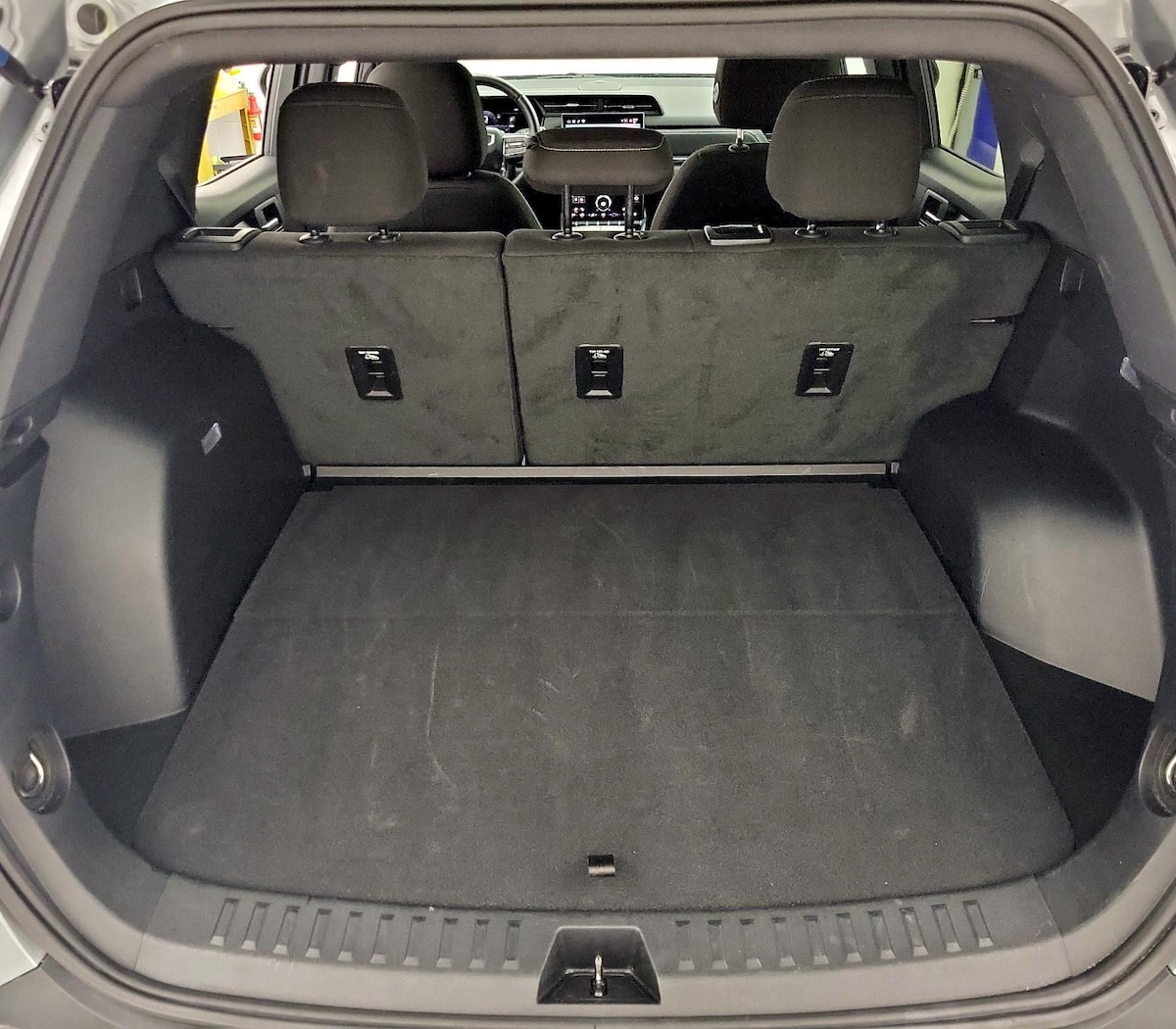 Trunk/Cargo (Seats Up)