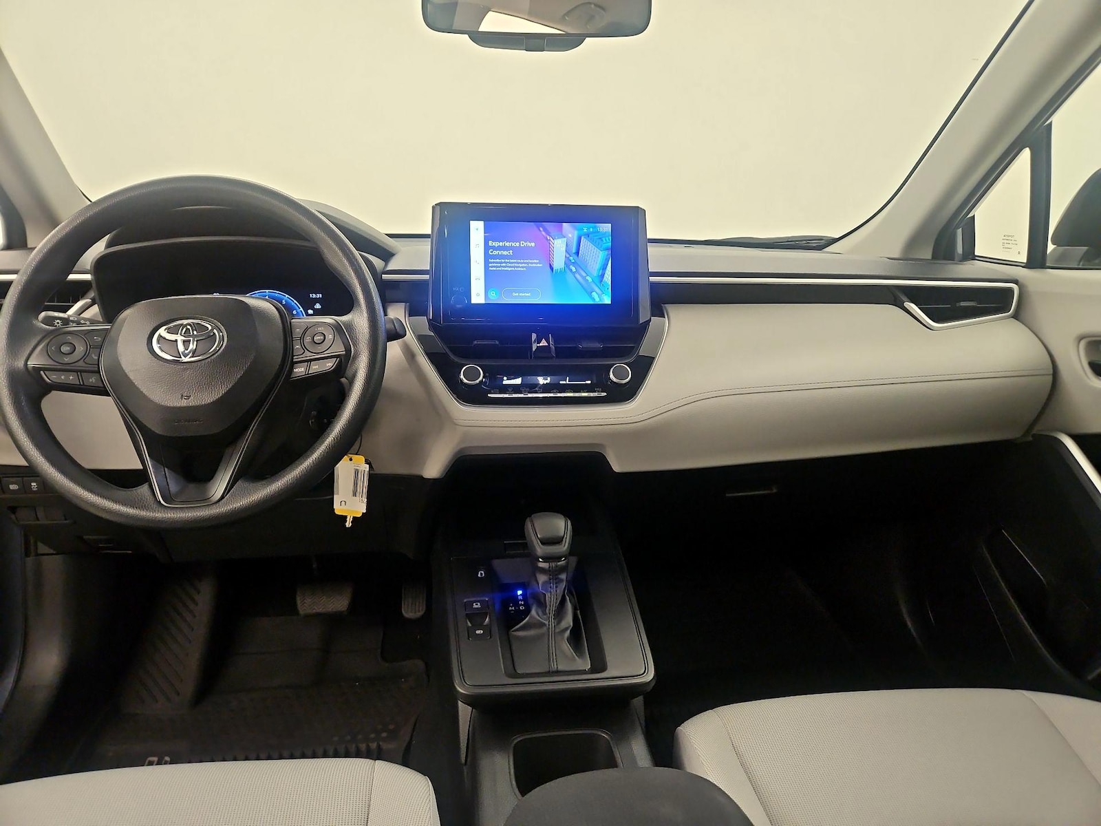 2026 Toyota Corolla Cross L - Photo 10
