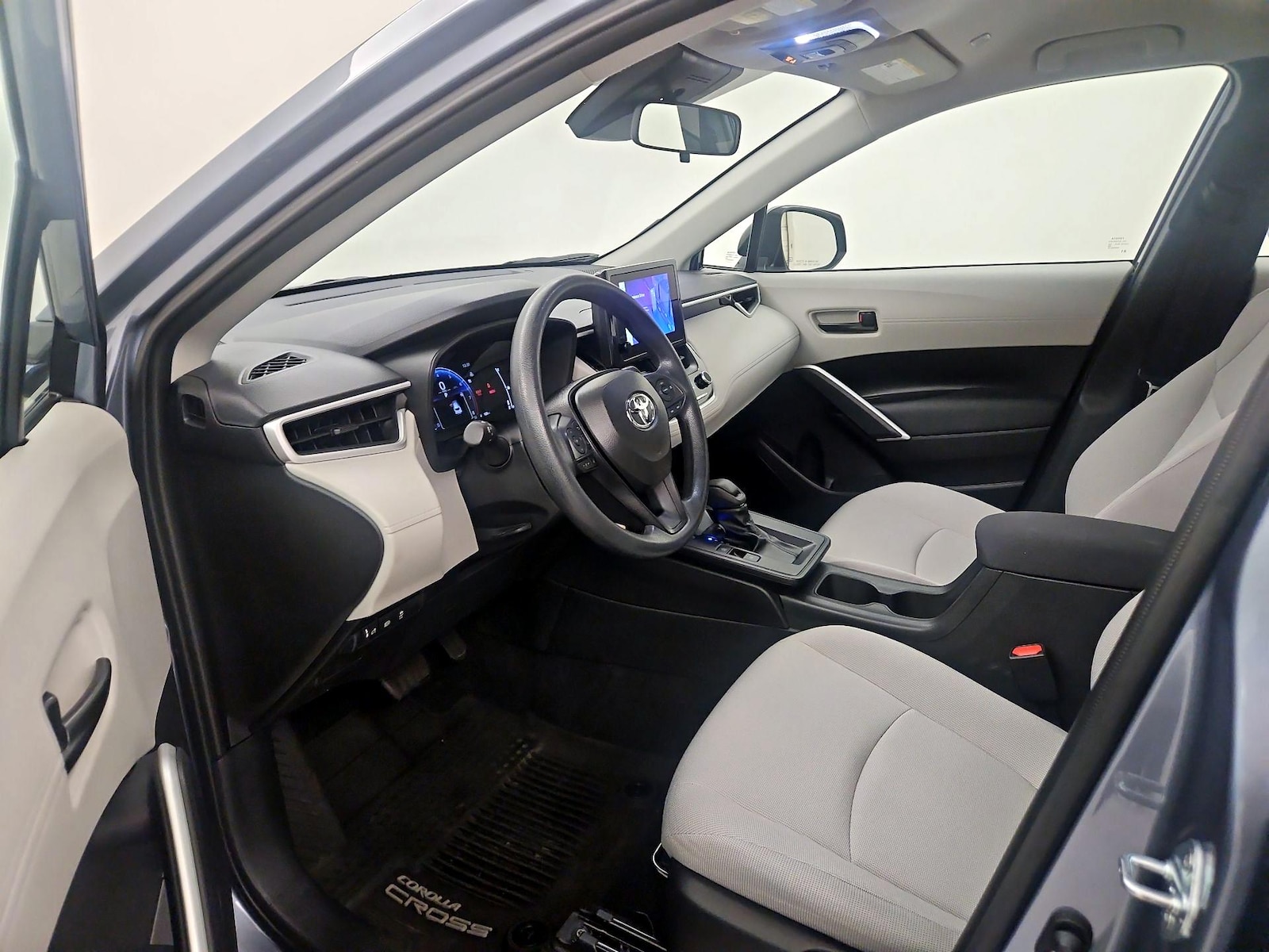 2026 Toyota Corolla Cross L - Photo 12