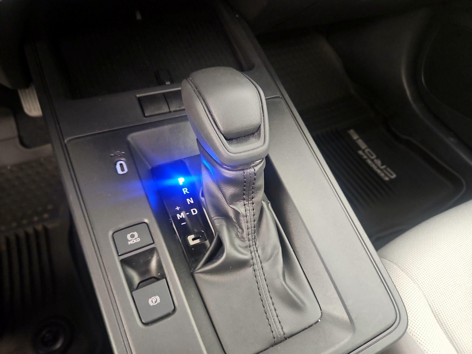 2026 Toyota Corolla Cross L - Photo 19