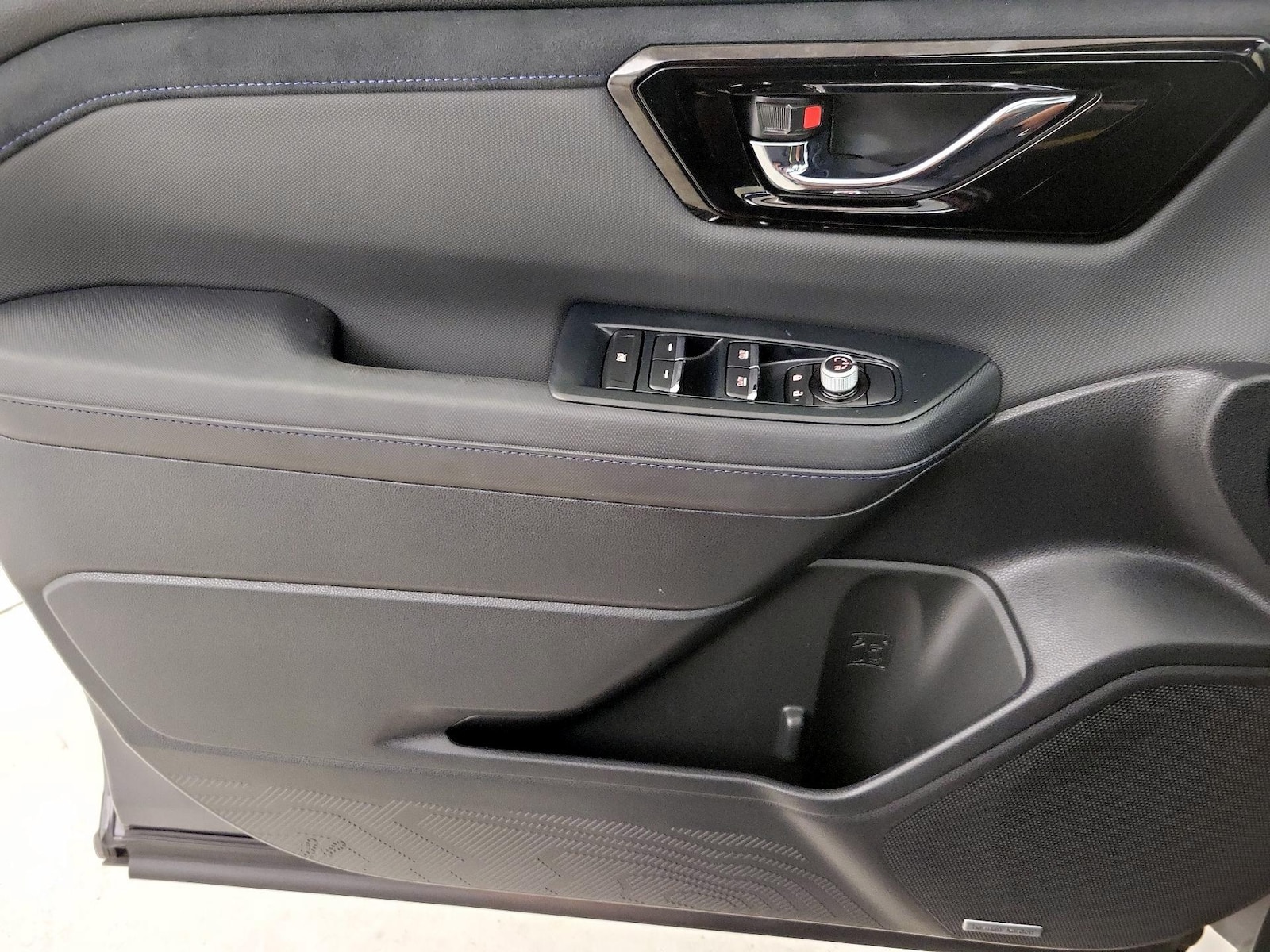 2025 Subaru Forester Limited - Photo 13