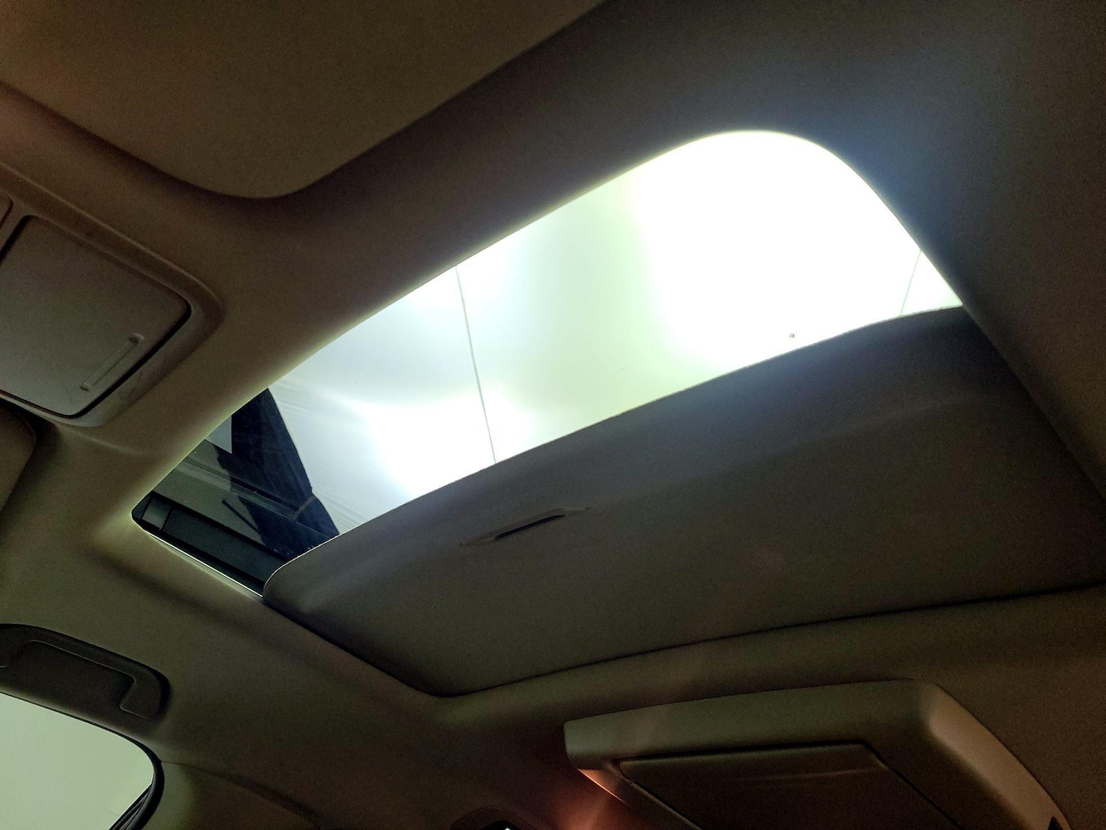 Sunroof(s) & Overhead Airbags