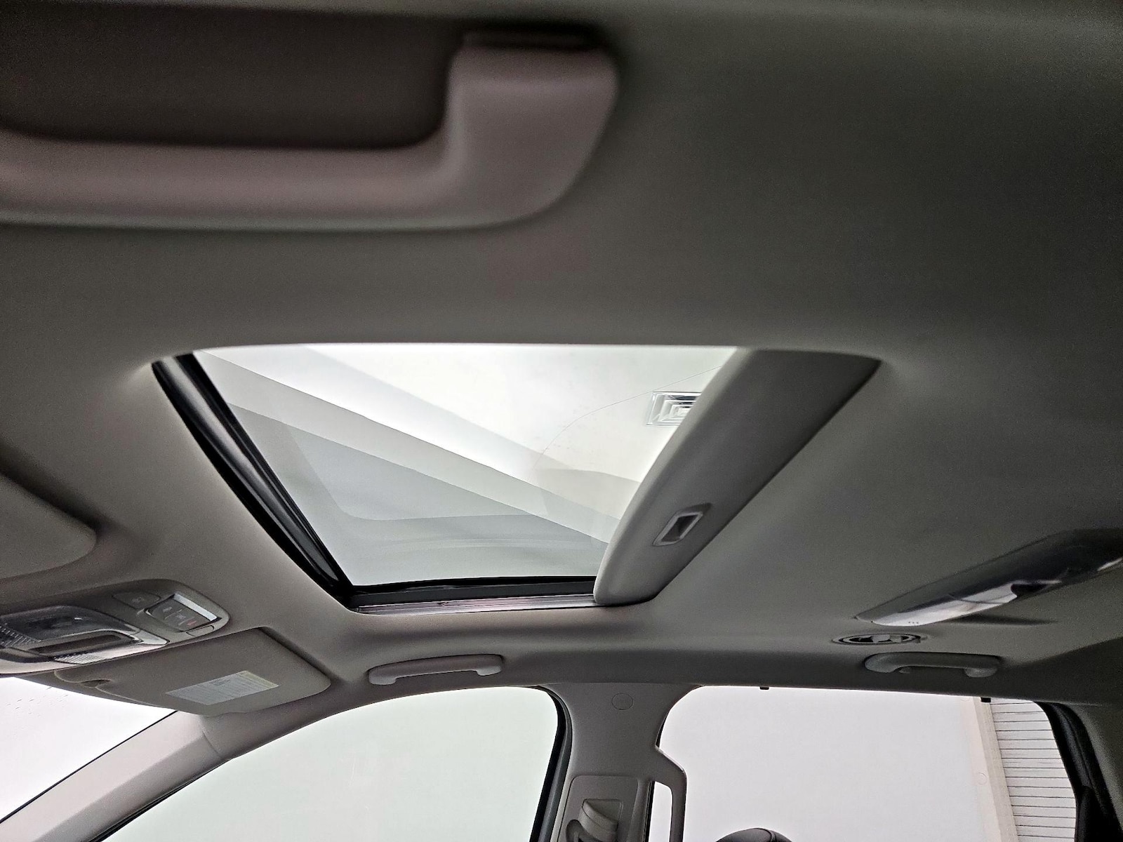 Sunroof(s) & Overhead Airbags
