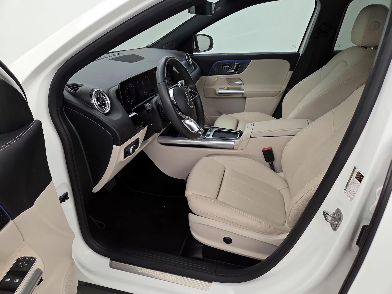Side Airbags & Leatherette Seats