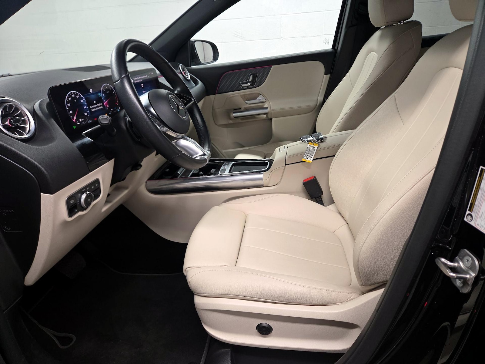 Side Airbags & Leatherette Seats