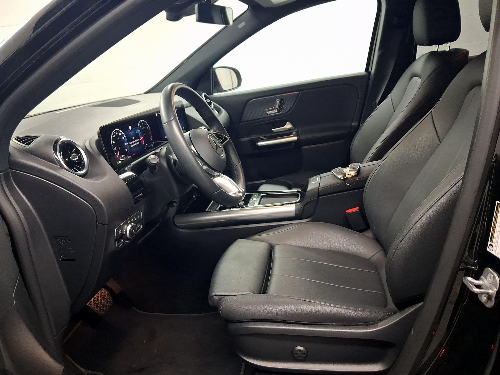 Side Airbags & Leatherette Seats