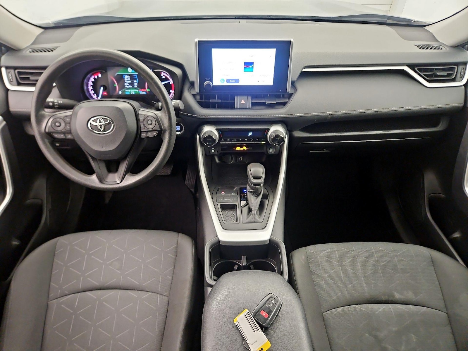 2024 Toyota RAV4 XLE - Photo 10