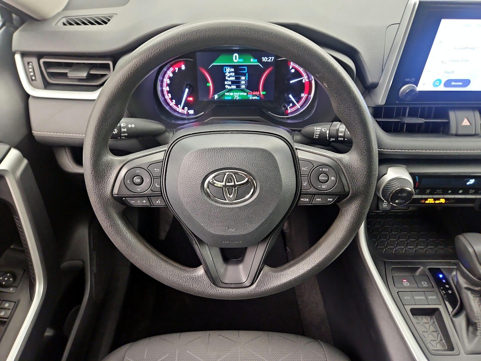 2024 Toyota RAV4 XLE - Photo 11