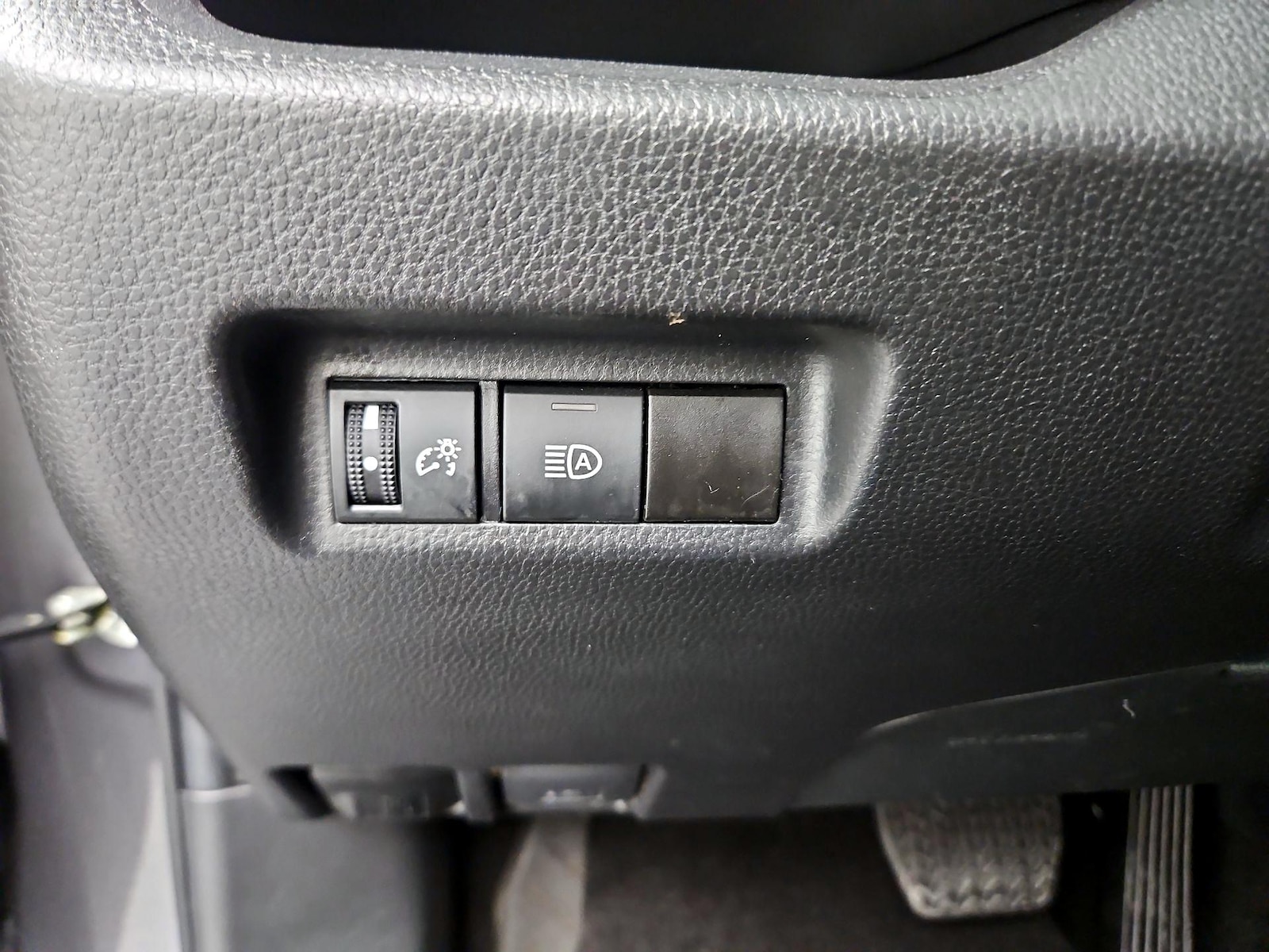 2024 Toyota RAV4 XLE - Photo 14