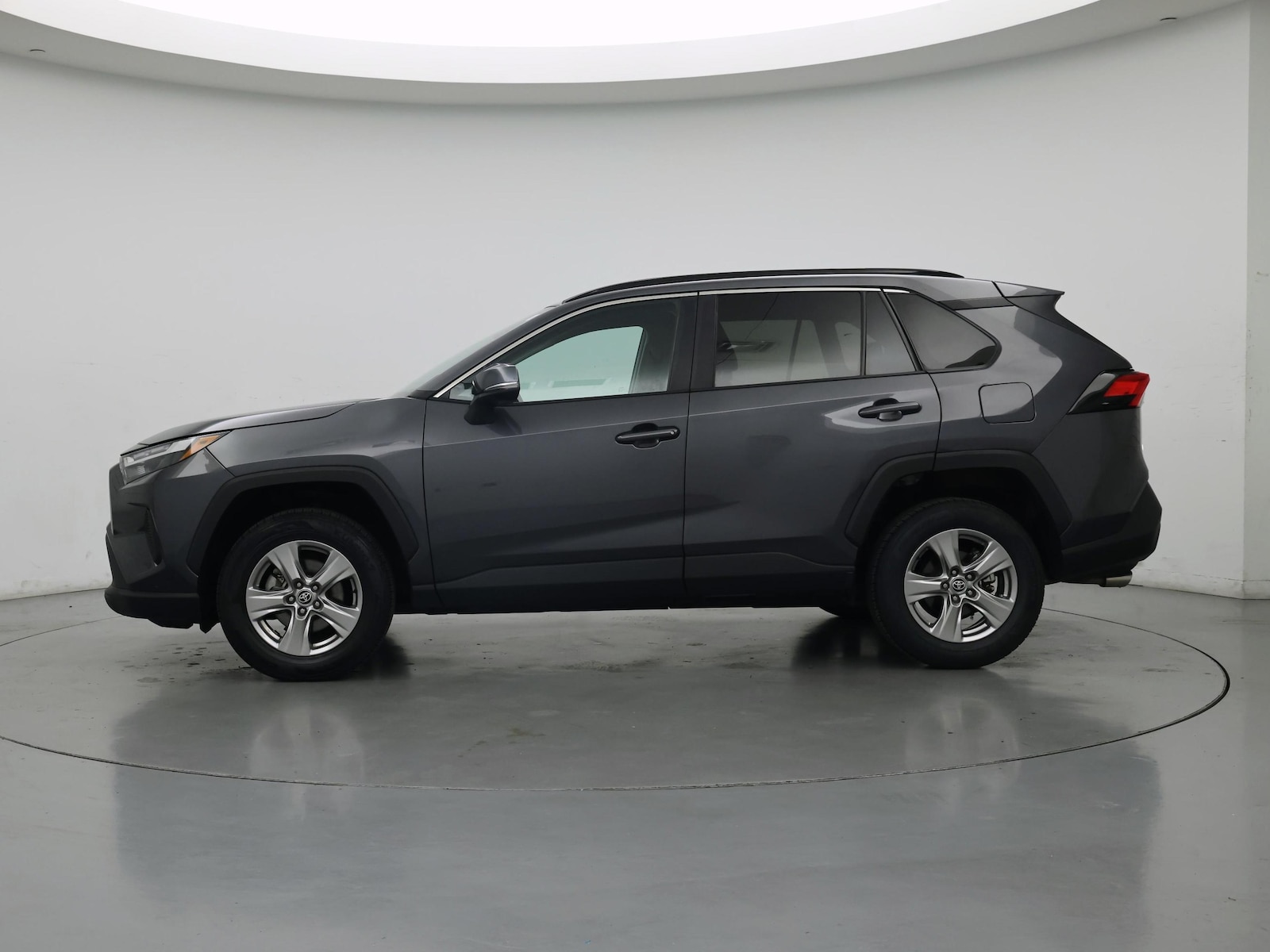 2024 Toyota RAV4 XLE - Photo 4