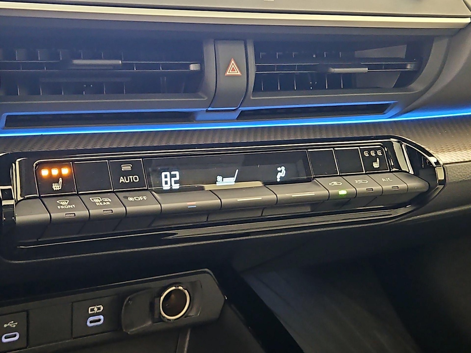 2026 Toyota Prius XLE - Photo 18