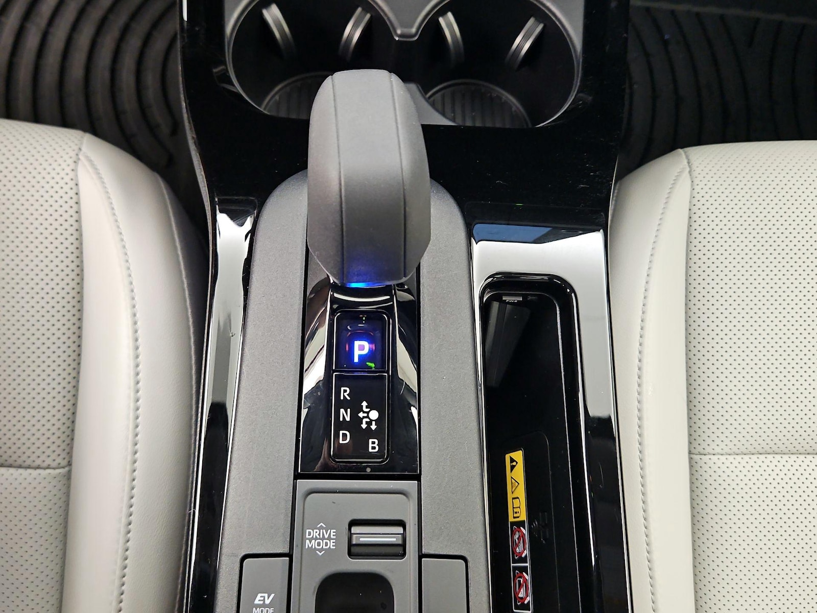 2026 Toyota Prius XLE - Photo 19
