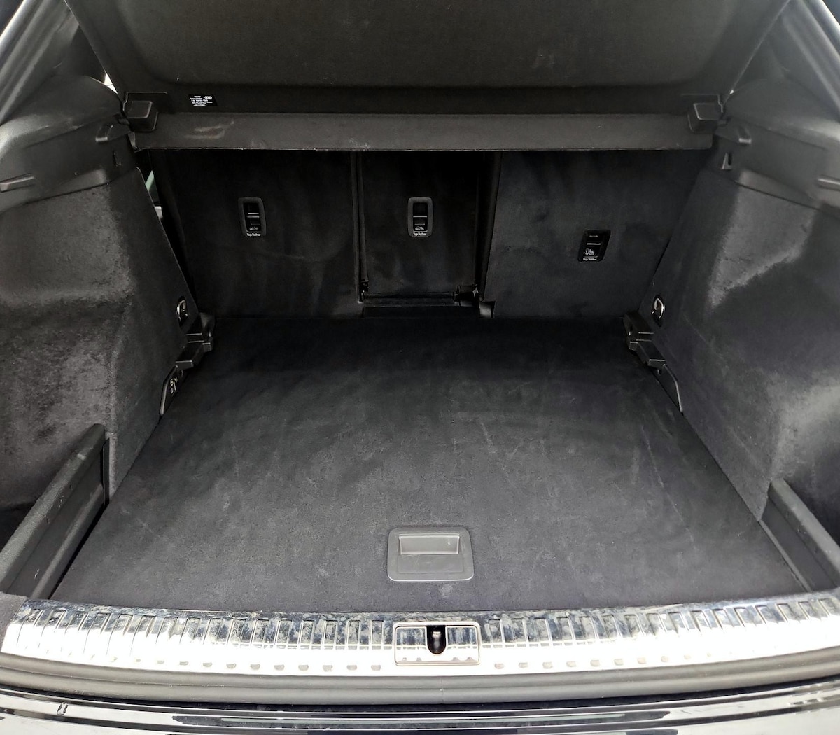 Trunk/Cargo (Seats Up)