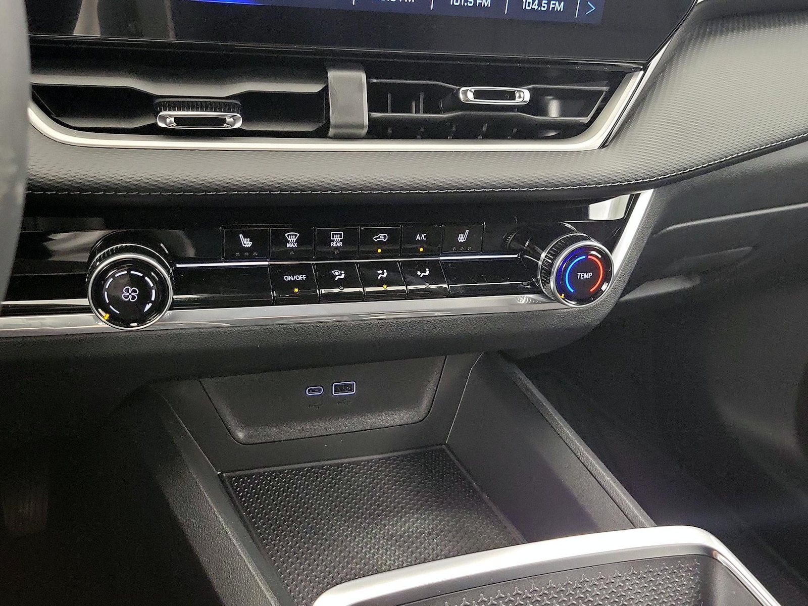 2027 Chevrolet Equinox LT - Photo 18