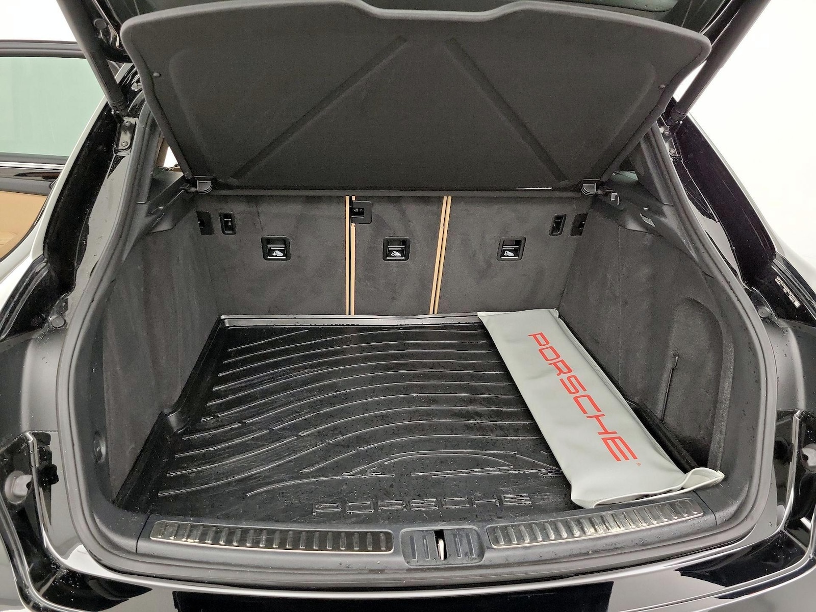 2022 Porsche Macan S - Photo 23