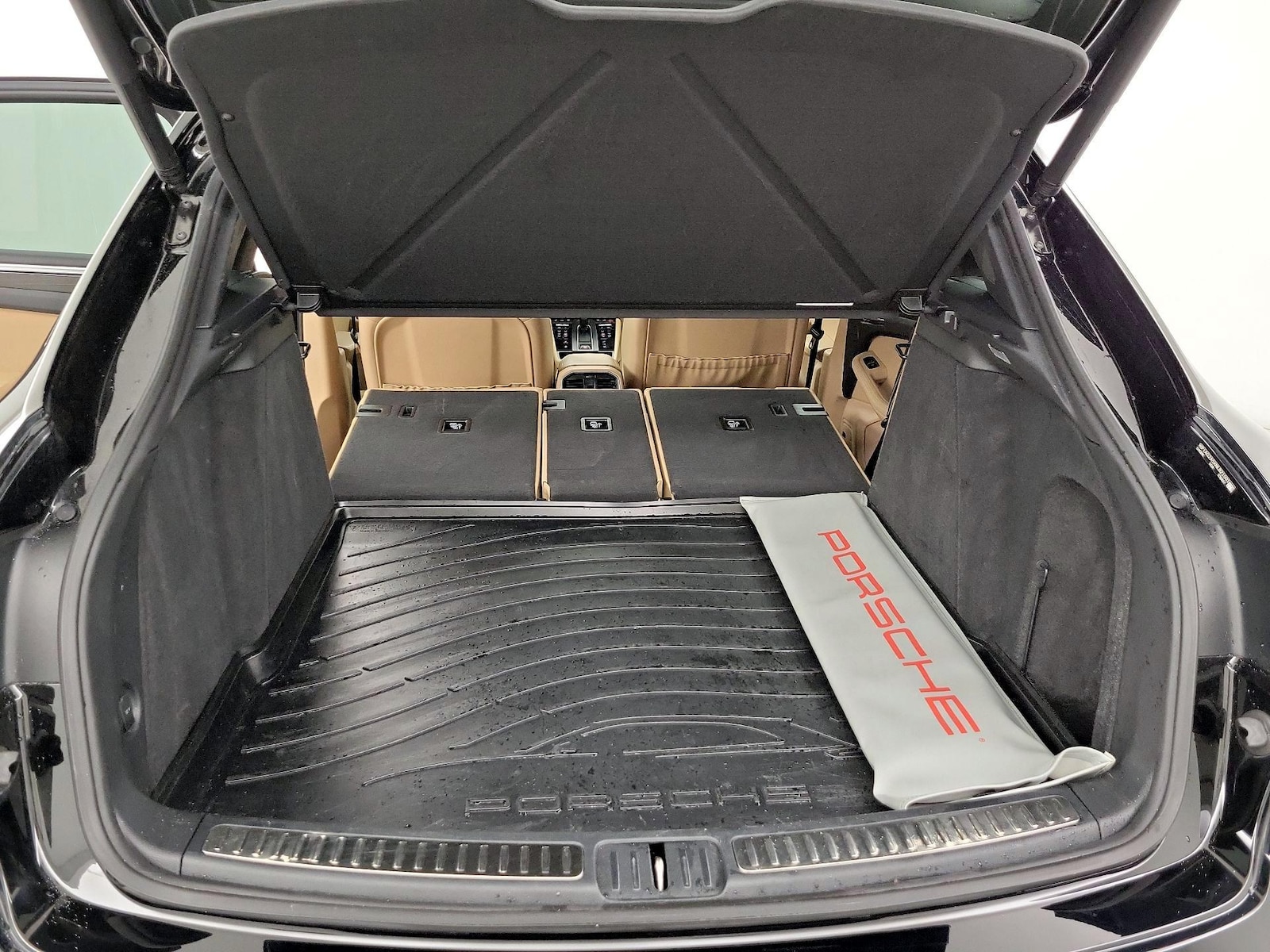 2022 Porsche Macan S - Photo 24