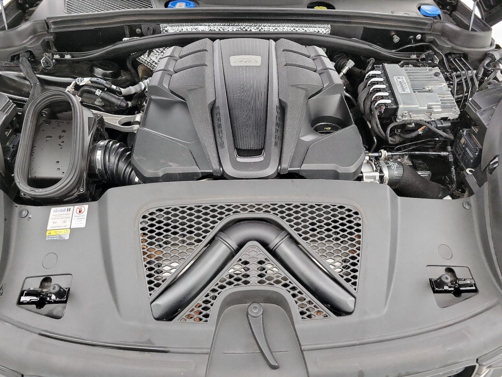 2022 Porsche Macan S - Photo 25
