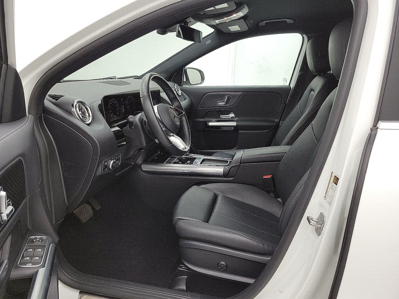 Side Airbags & Leatherette Seats