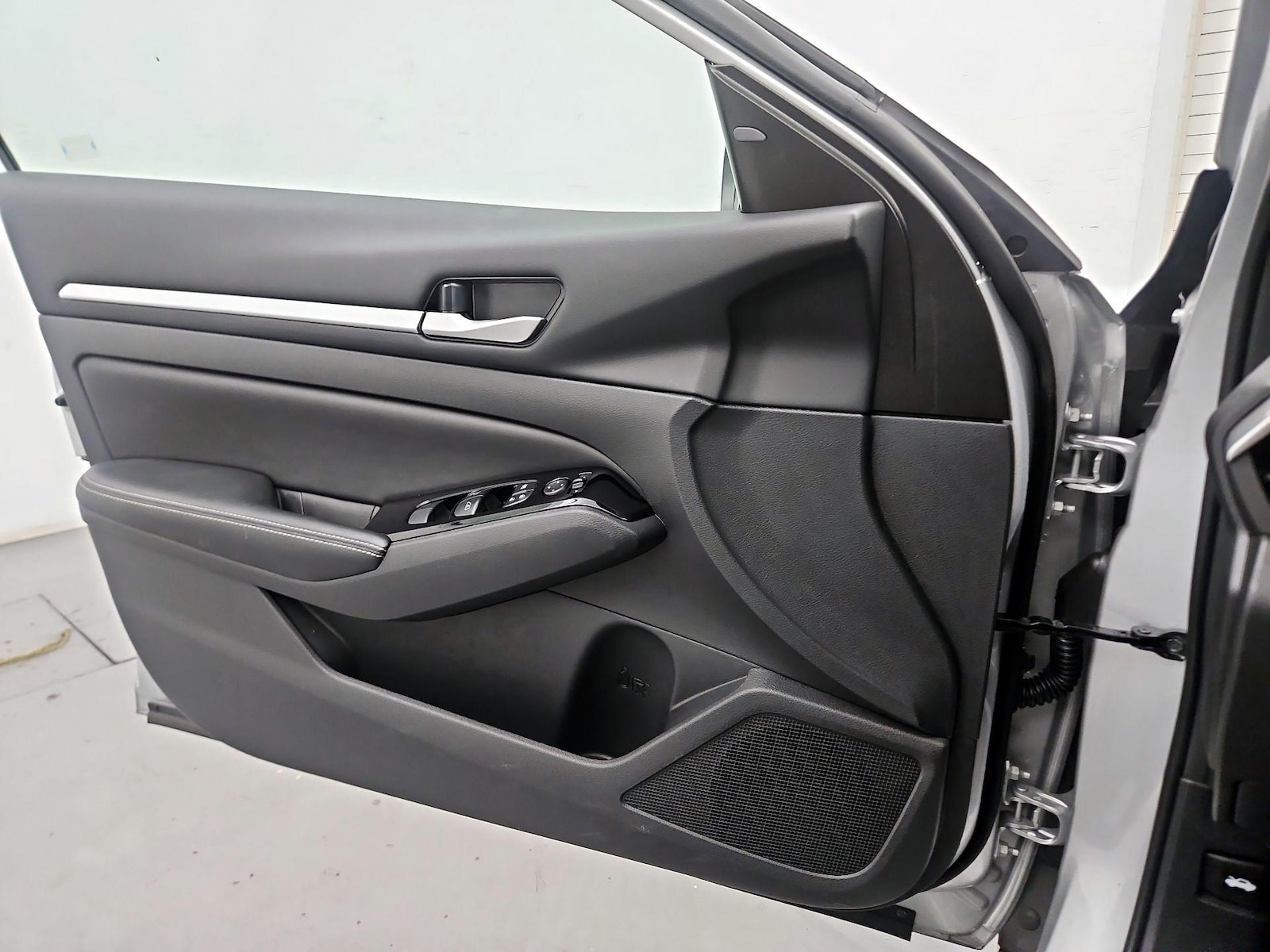 2025 Nissan Altima SL - Photo 11