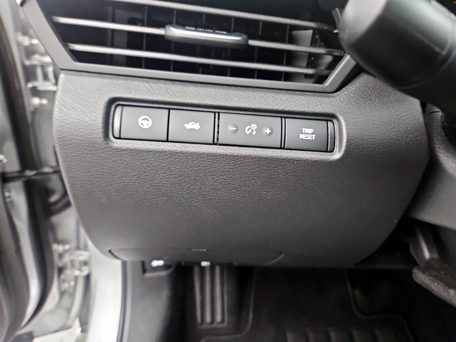 2025 Nissan Altima SL - Photo 12