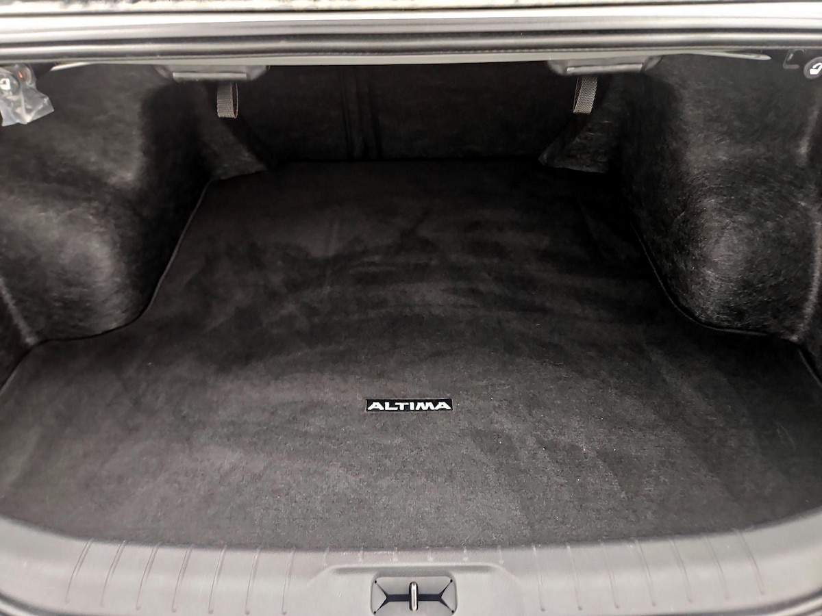 Trunk/Cargo (Seats Up)