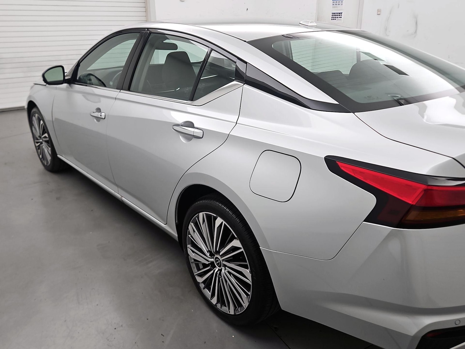 2025 Nissan Altima SL - Photo 7