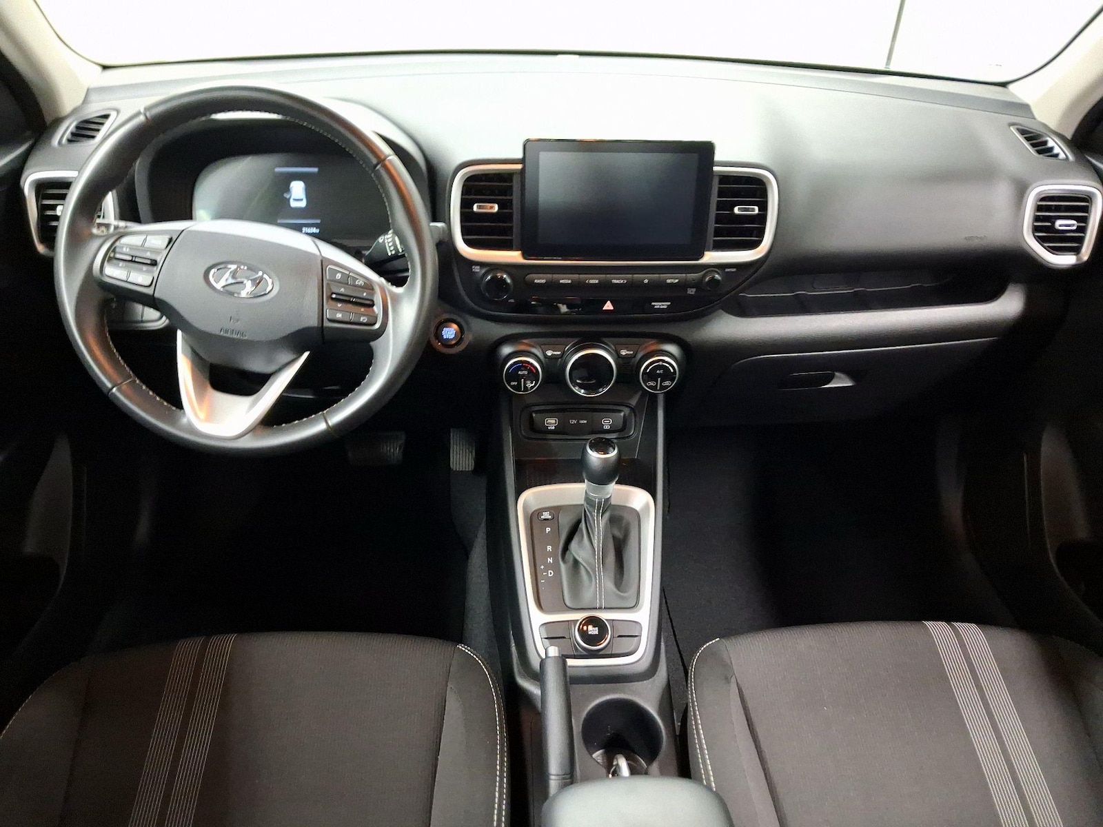 2025 Hyundai Venue SEL - Photo 10