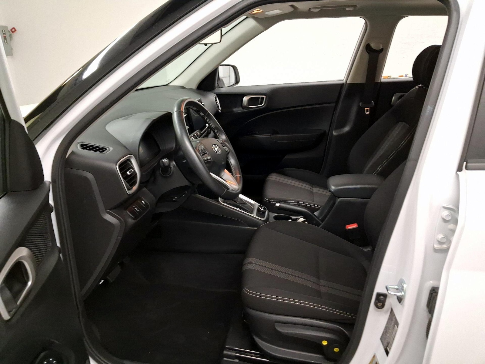 2025 Hyundai Venue SEL - Photo 12