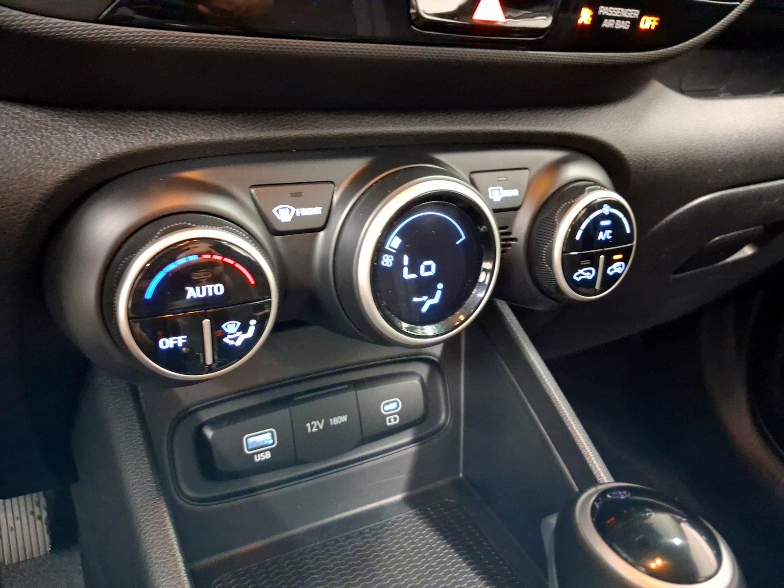2025 Hyundai Venue SEL - Photo 15